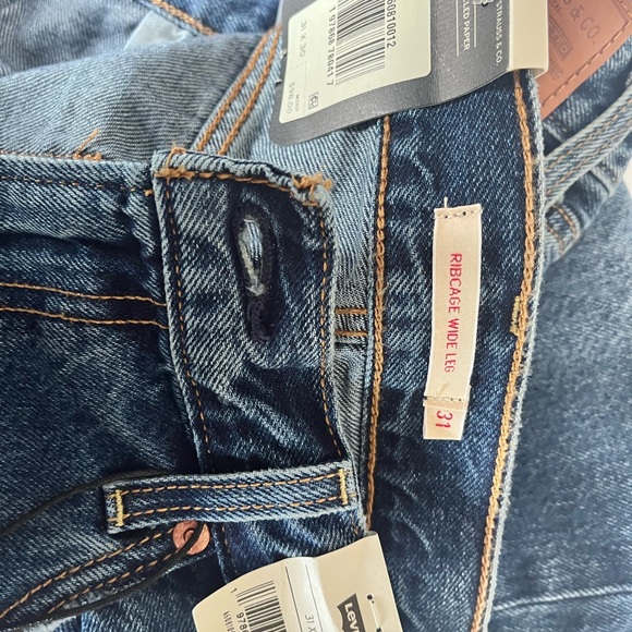 NWT The Levi's® Premium Ribcage Wide Leg Jeans sz 31 - Picture 3 of 6